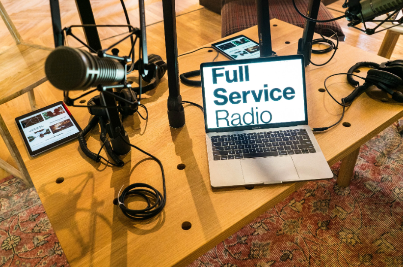 From Mic to Masterpiece: The 6 Best Online Tools to Launch and Grow Your Podcast